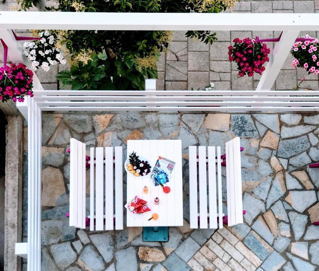 Family Hotel Haruni Ksamil Kültér fotó