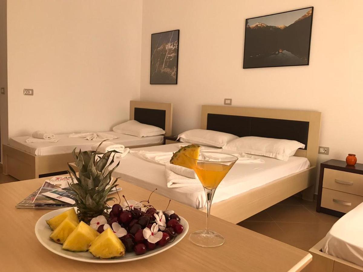 Family Hotel Haruni Ksamil Kültér fotó