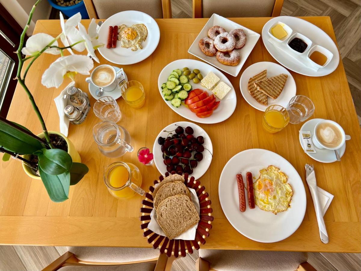 Family Hotel Haruni Ksamil Kültér fotó