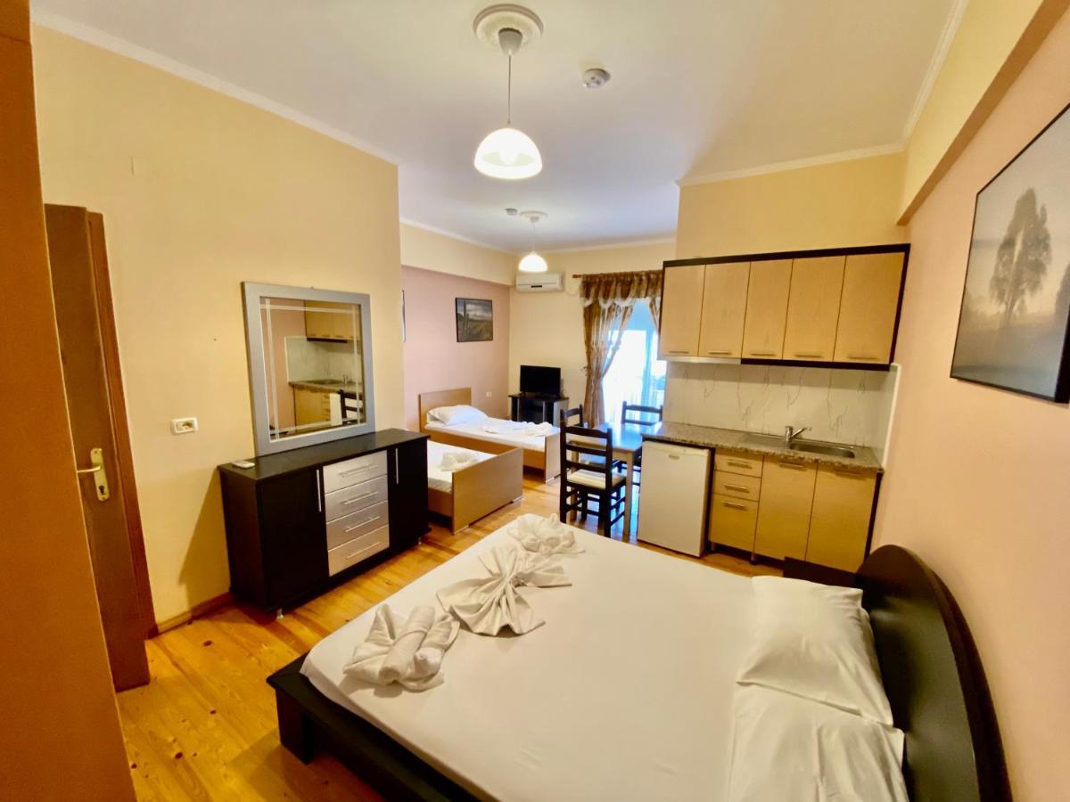 Family Hotel Haruni Ksamil Kültér fotó