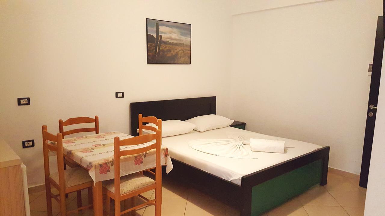Family Hotel Haruni Ksamil Kültér fotó
