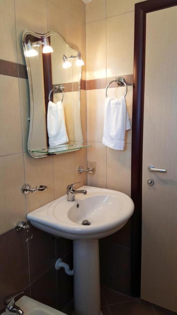 Family Hotel Haruni Ksamil Kültér fotó